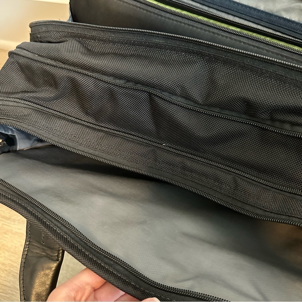 Tumi alpha 2 black expandable laptop briefcase bag 26141D2 - Picture 10 of 16